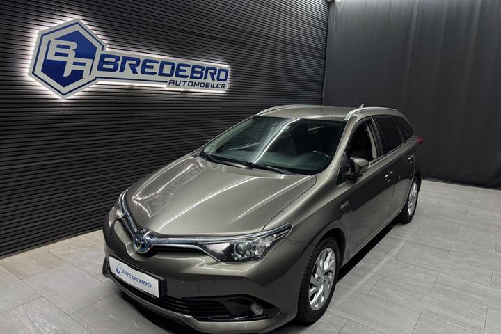 Grå Toyota Auris fra 2015