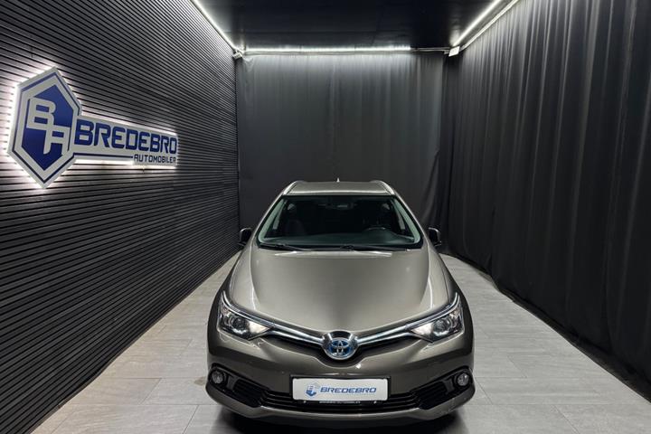 Grå Toyota Auris fra 2015