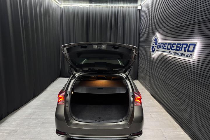 Grå Toyota Auris fra 2015