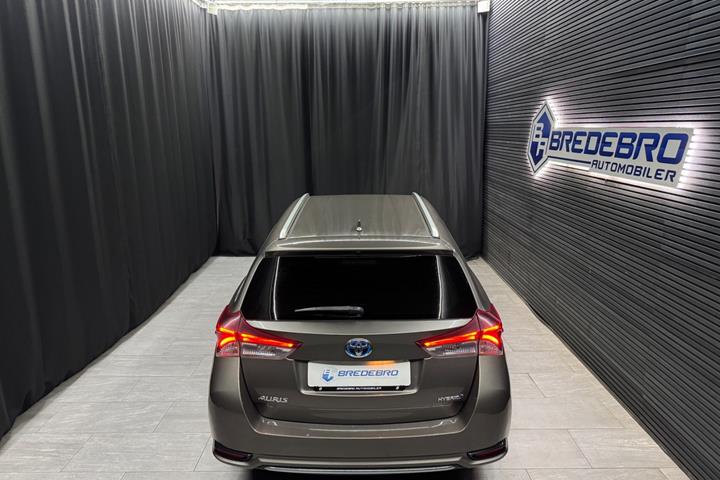 Grå Toyota Auris fra 2015