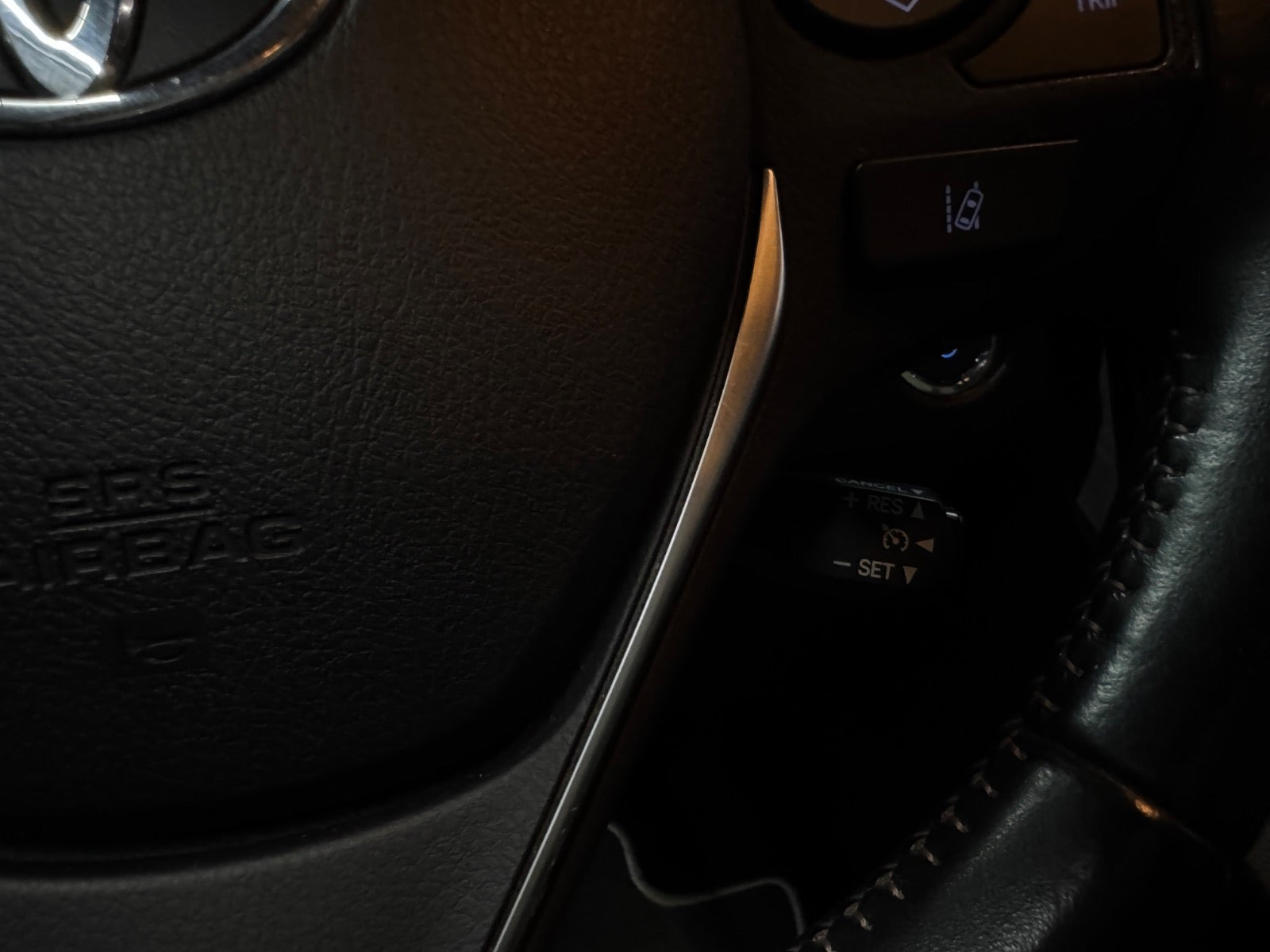 Grå Toyota Auris fra 2015
