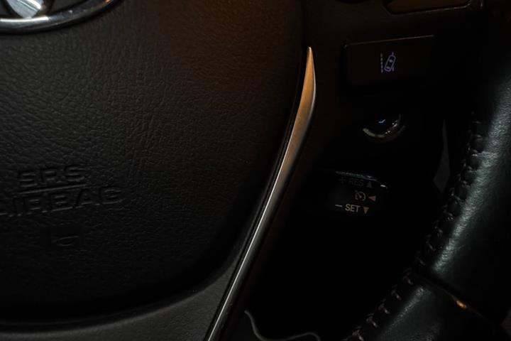 Grå Toyota Auris fra 2015