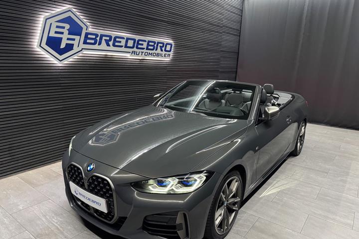 Grå BMW 440i fra 2021