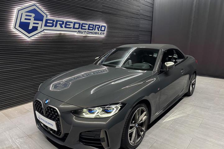 Grå BMW 440i fra 2021