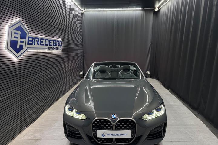 Grå BMW 440i fra 2021