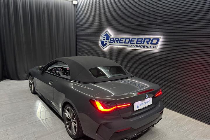 Grå BMW 440i fra 2021