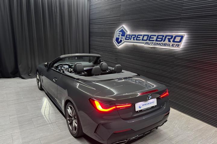 Grå BMW 440i fra 2021