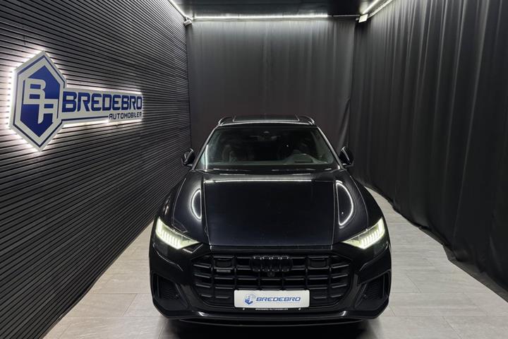 Sort Audi Q8 fra 2019