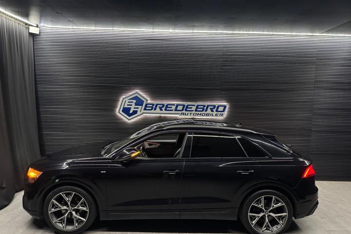 Sort Audi Q8 fra 2019