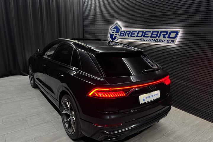 Sort Audi Q8 fra 2019
