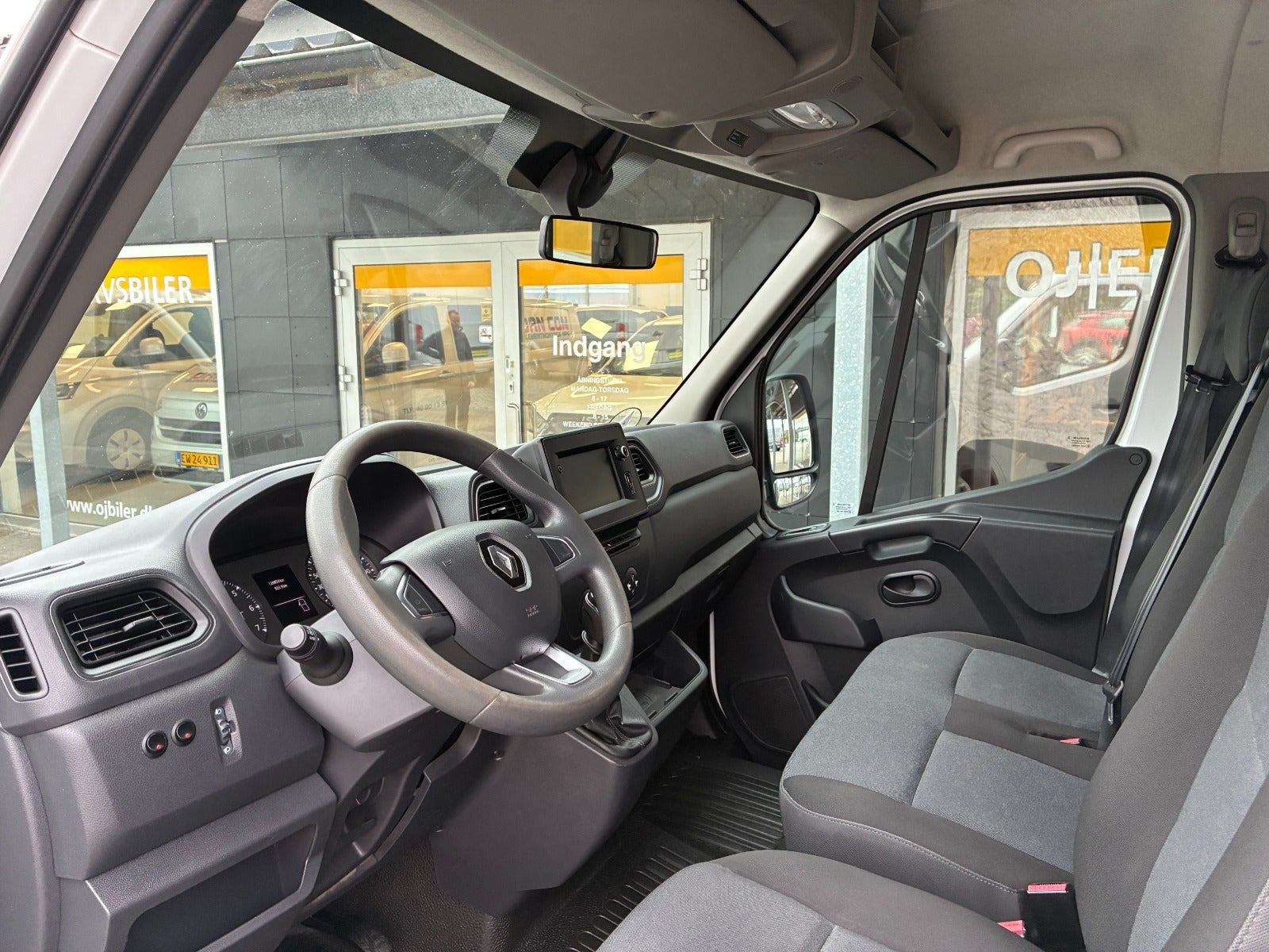 Hvid Renault Master IV T35 fra 2021