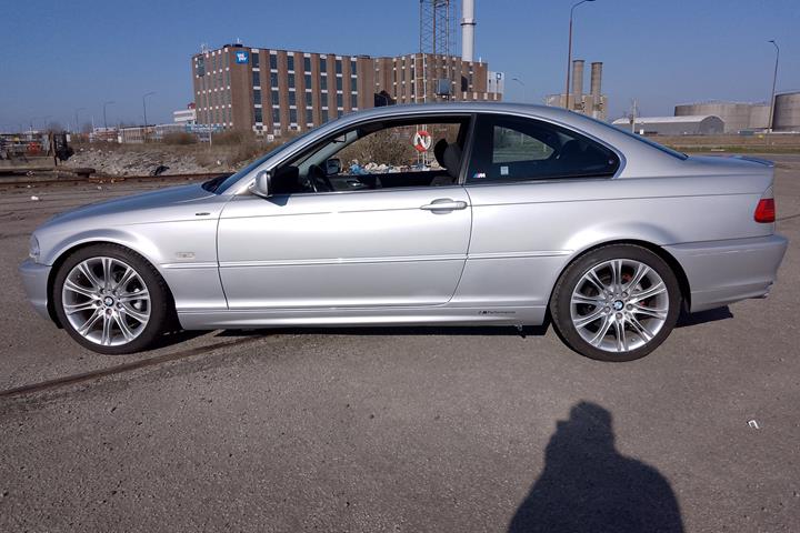 Grå BMW 320Ci fra 2002