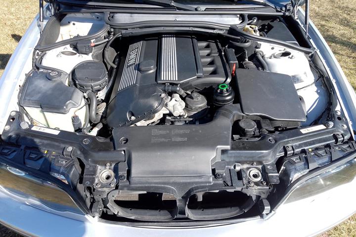 Grå BMW 320Ci fra 2002