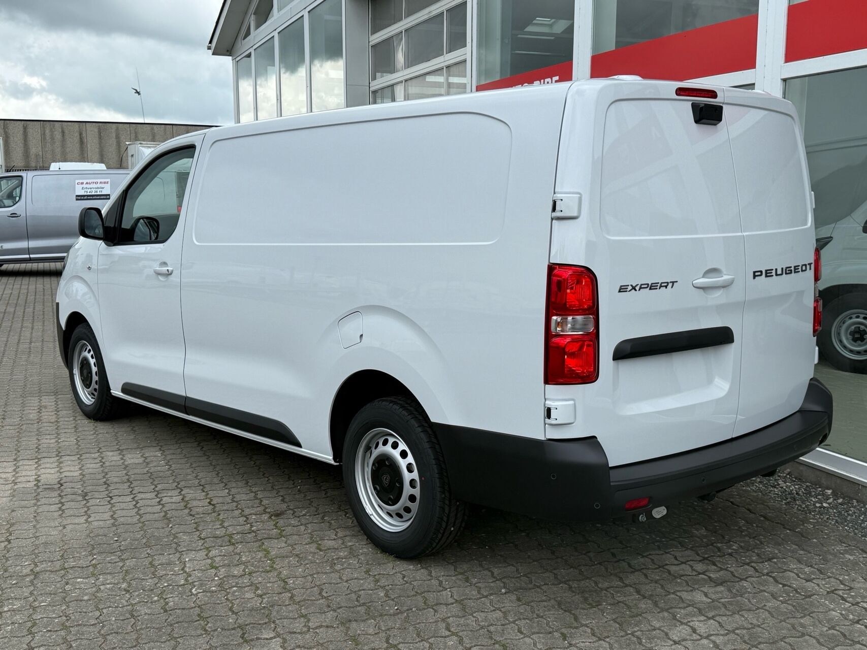 Hvid Peugeot Expert fra 2026