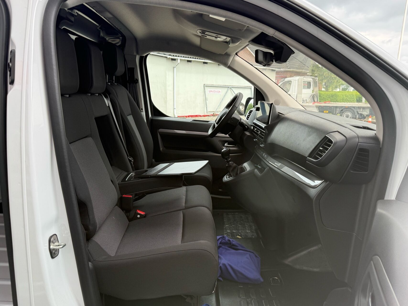 Hvid Peugeot Expert fra 2026