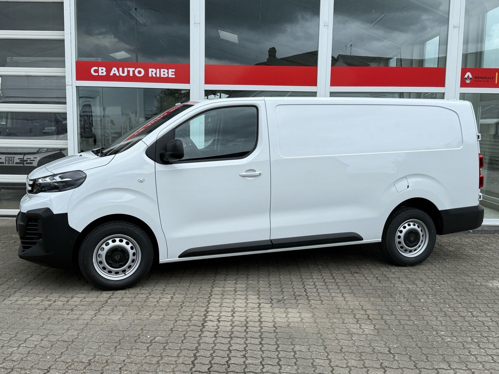 Hvid Peugeot Expert fra 2026