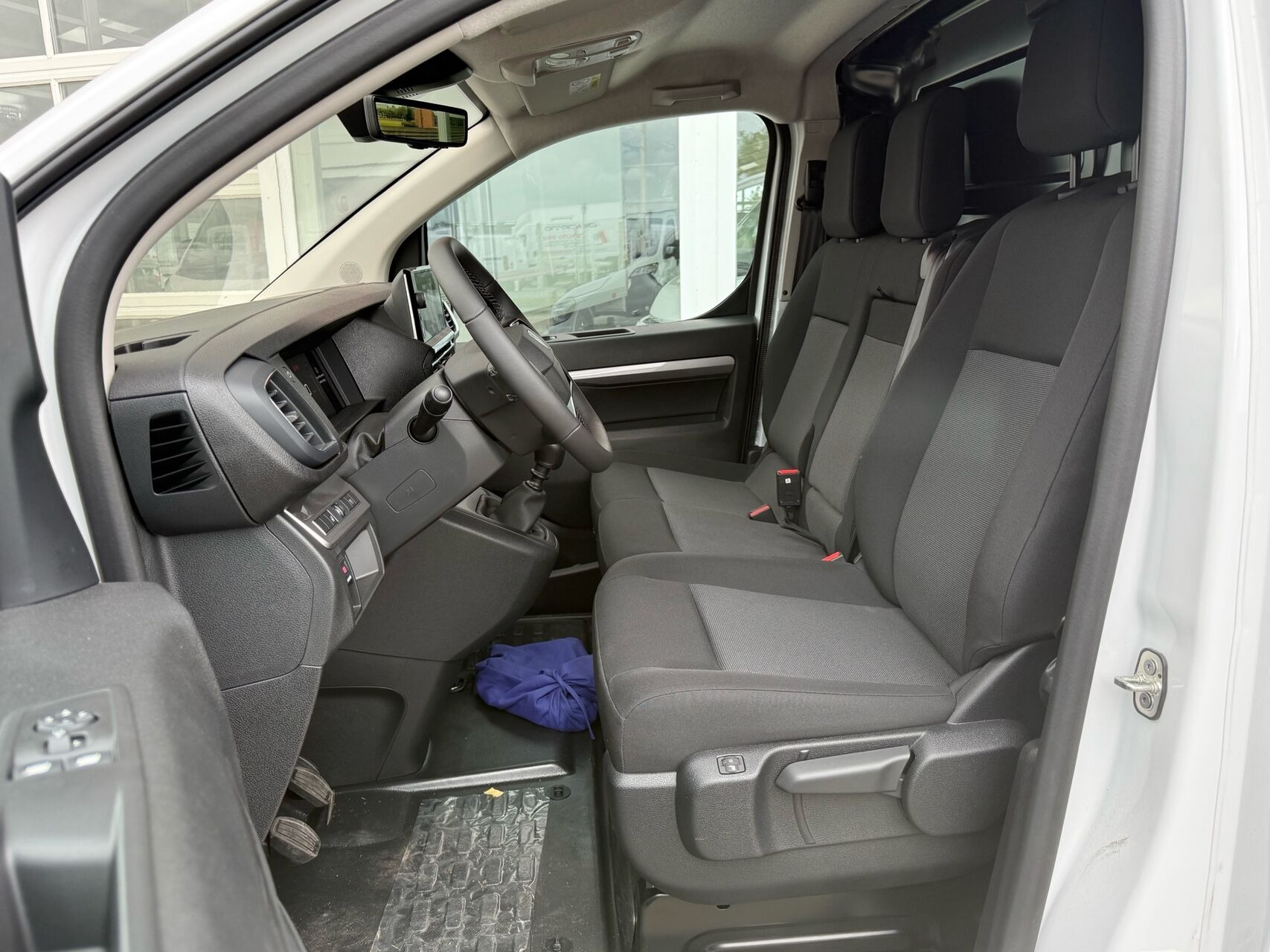 Hvid Peugeot Expert fra 2026