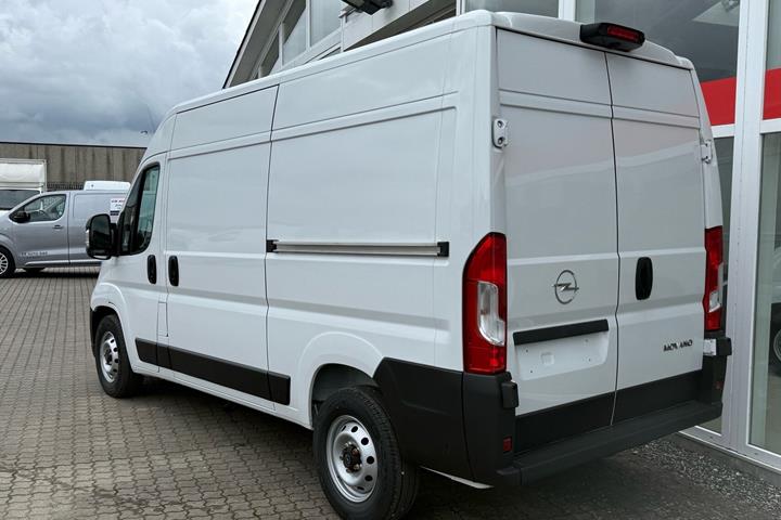 Hvid Opel Movano fra 2026