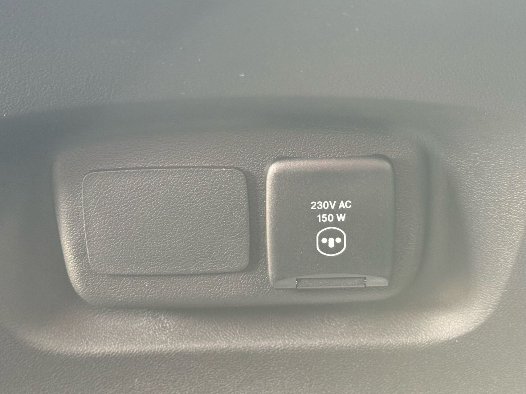Hvid Opel Movano fra 2026