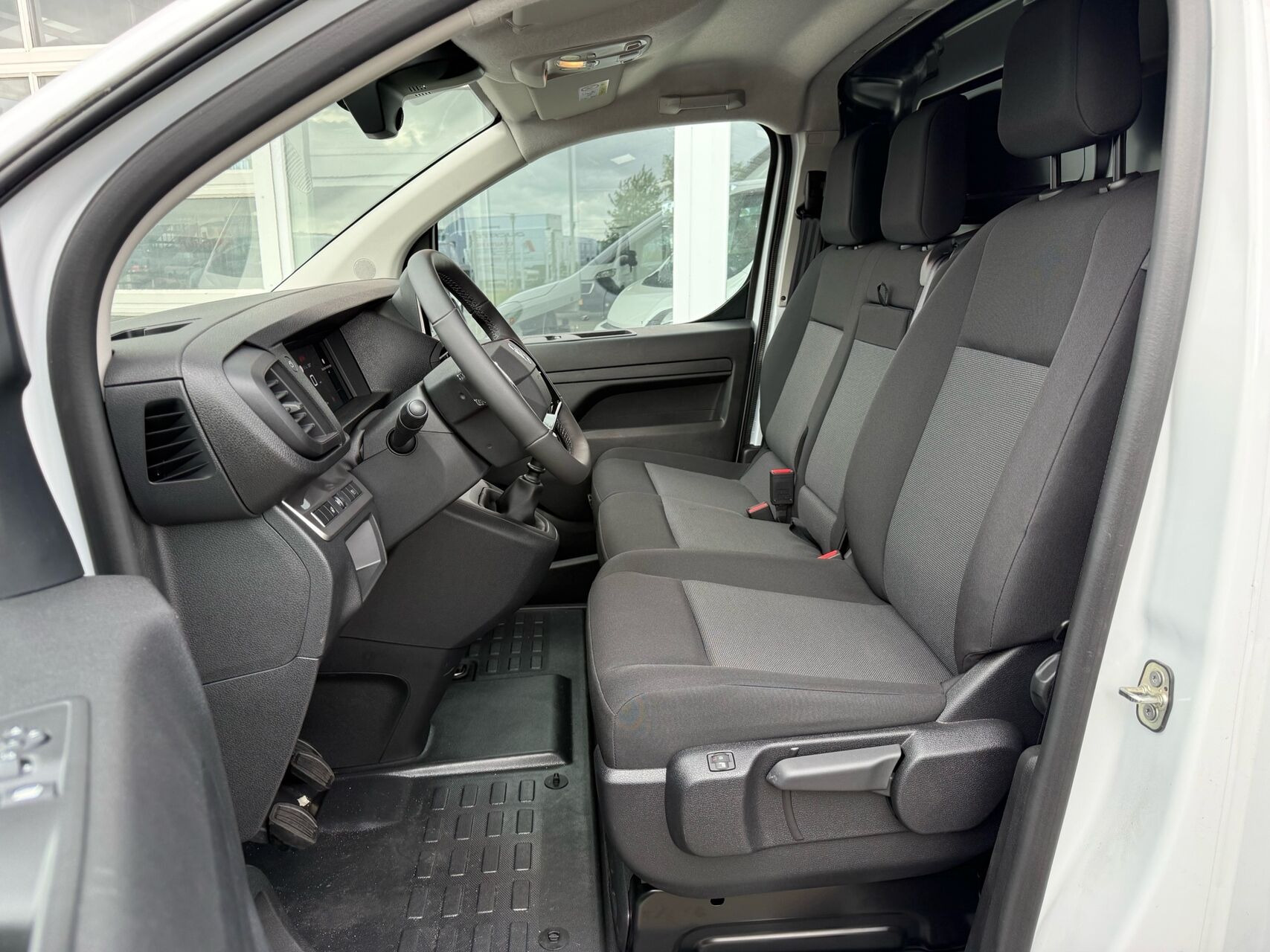 Hvid Citroën Jumpy fra 2026
