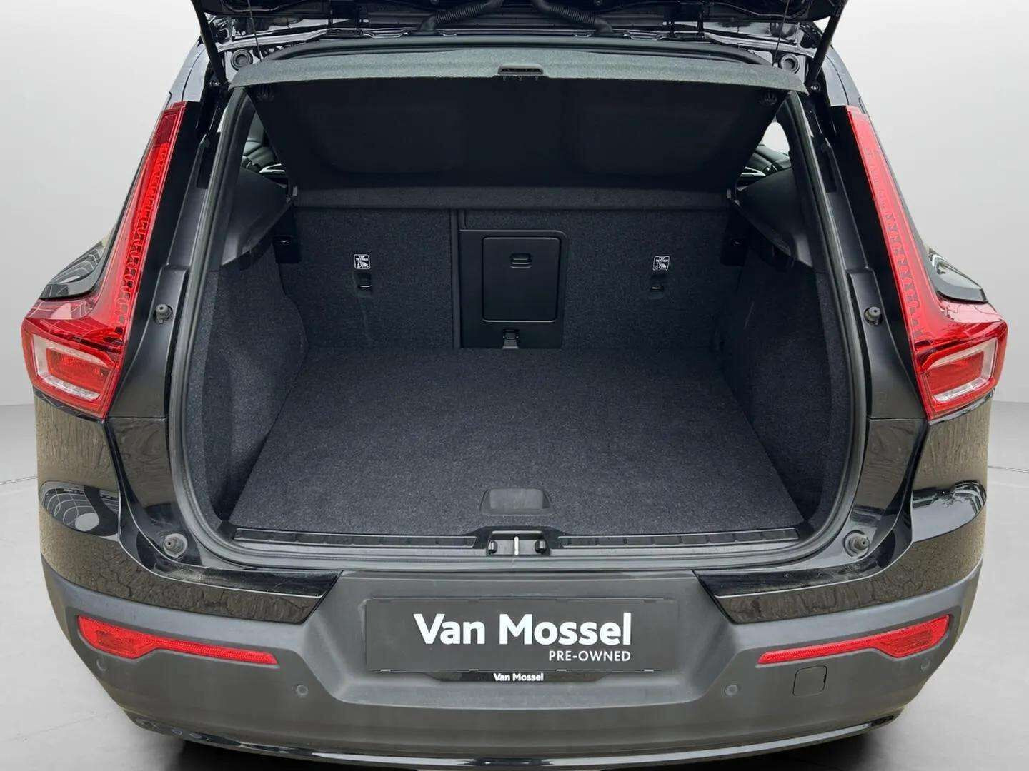 Sort Volvo XC40 fra 2023