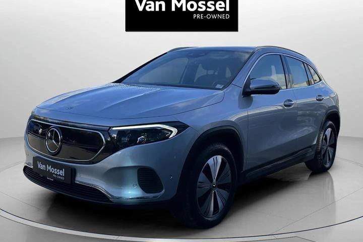 Sølv Mercedes EQA250 fra 2022