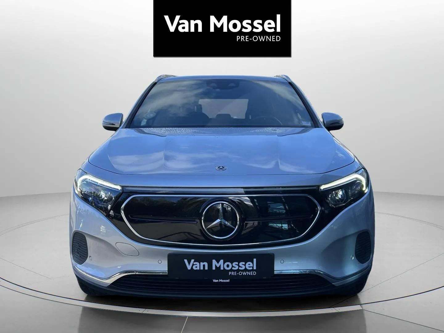 Sølv Mercedes EQA250 fra 2022