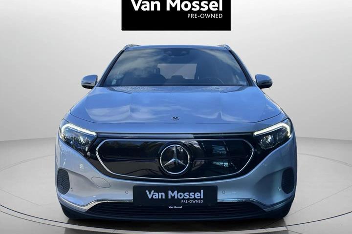 Sølv Mercedes EQA250 fra 2022