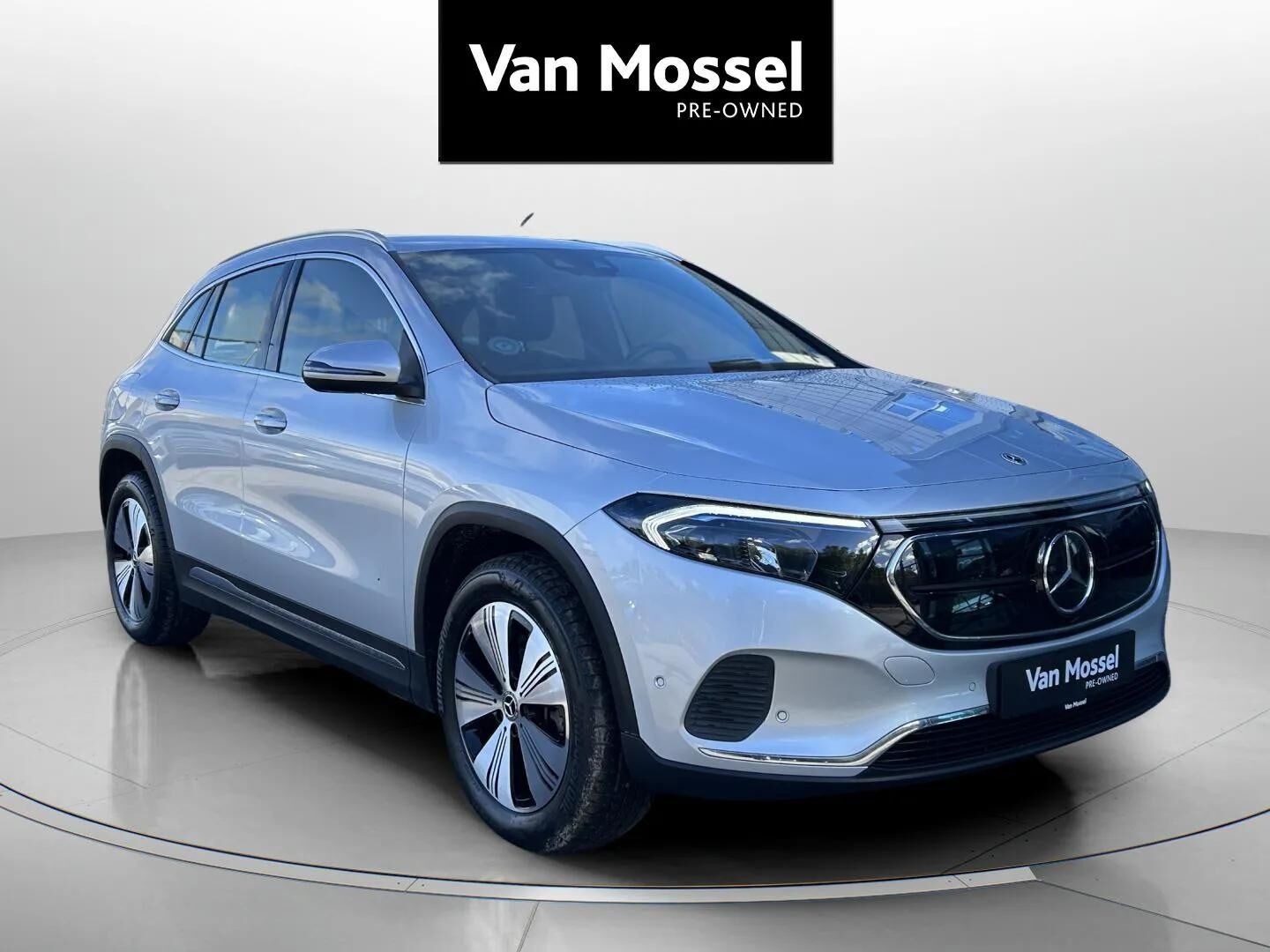 Sølv Mercedes EQA250 fra 2022