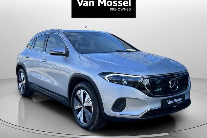 Sølv Mercedes EQA250 fra 2022