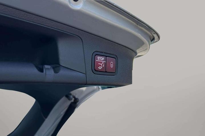 Sølv Mercedes EQA250 fra 2022