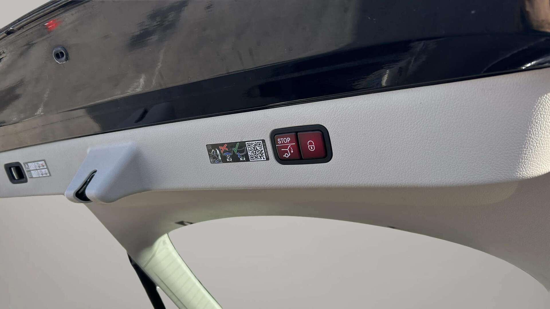 Sort Mercedes EQS 450+ fra 2022