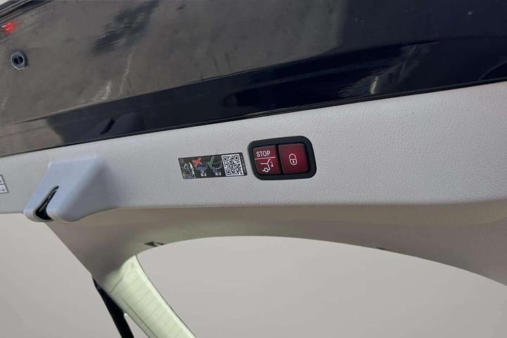 Sort Mercedes EQS 450+ fra 2022