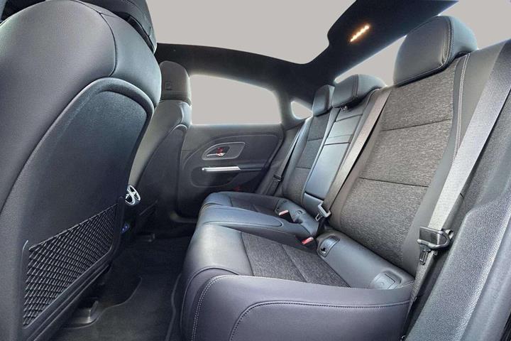 Sølv Mercedes CLA200 fra 2026