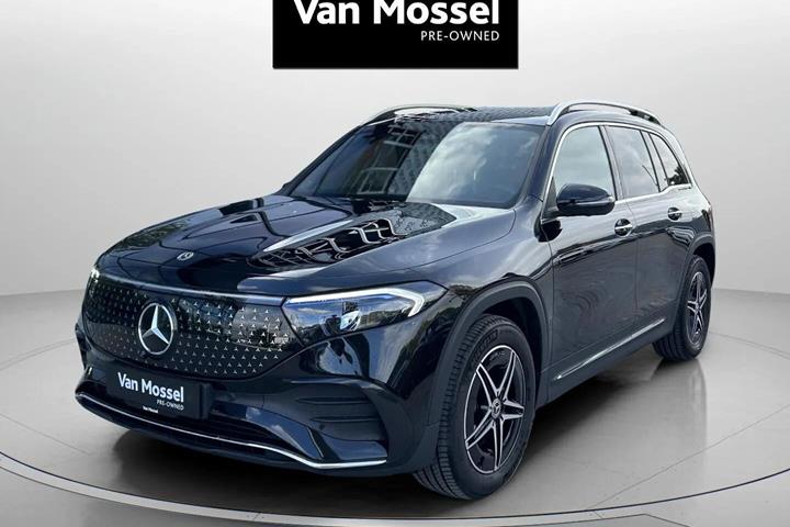 Sort Mercedes EQB250+ fra 2025 set udefra