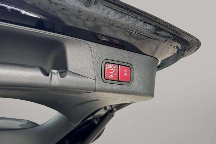 Sort Mercedes EQB250+ fra 2025