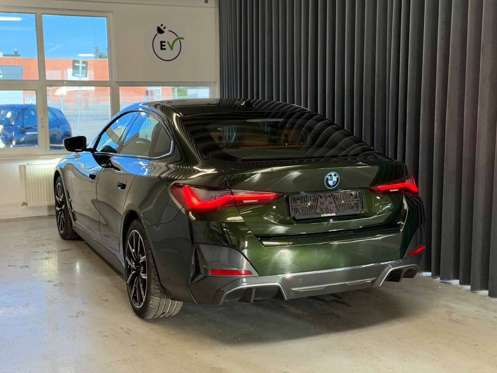 Grøn BMW i4 fra 2023