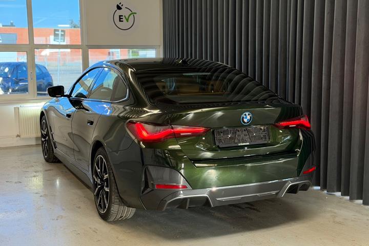 Grøn BMW i4 fra 2023