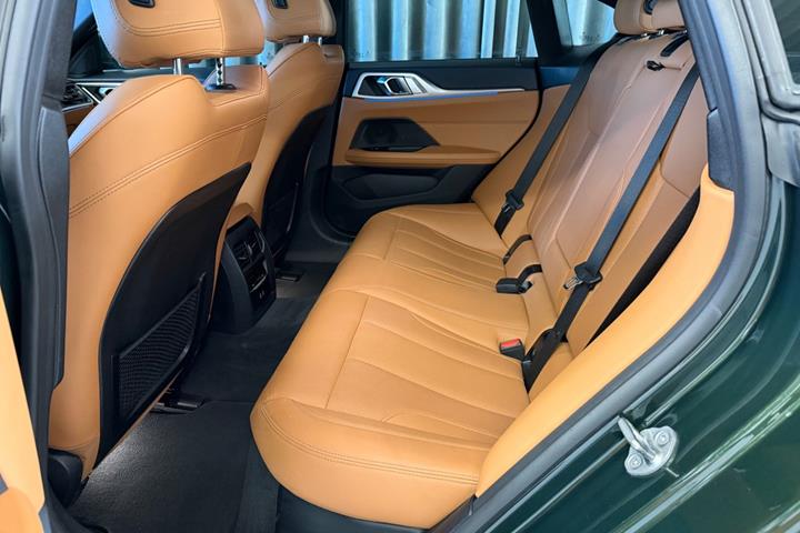 Grøn BMW i4 fra 2023