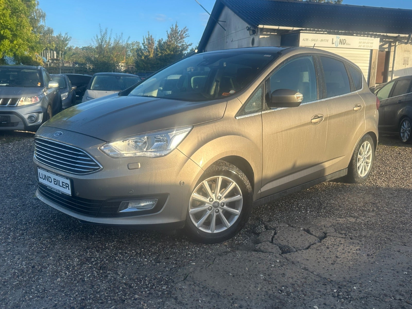Beige Ford C-MAX fra 2019