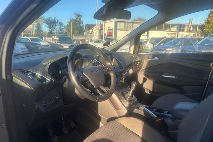 Beige Ford C-MAX fra 2019