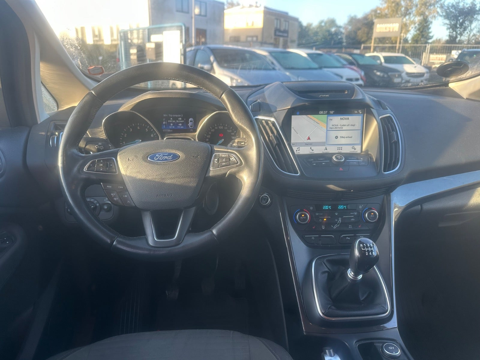 Beige Ford C-MAX fra 2019