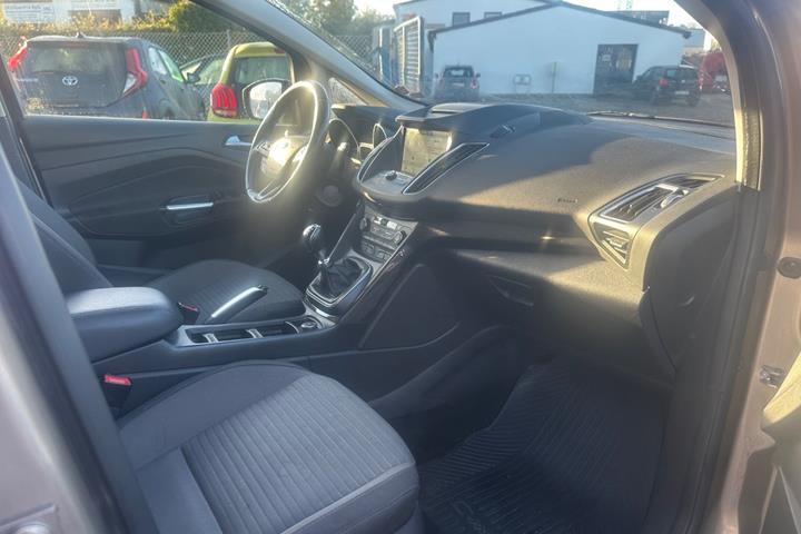Beige Ford C-MAX fra 2019