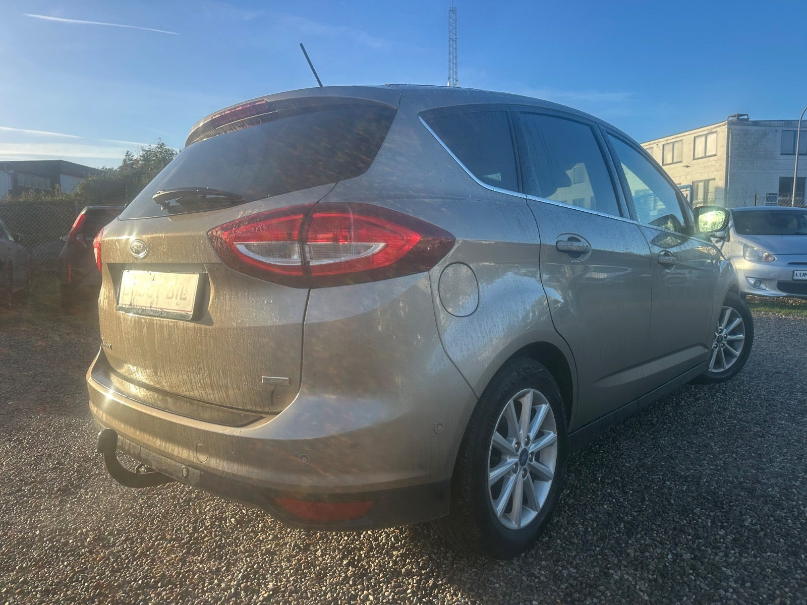 Beige Ford C-MAX fra 2019
