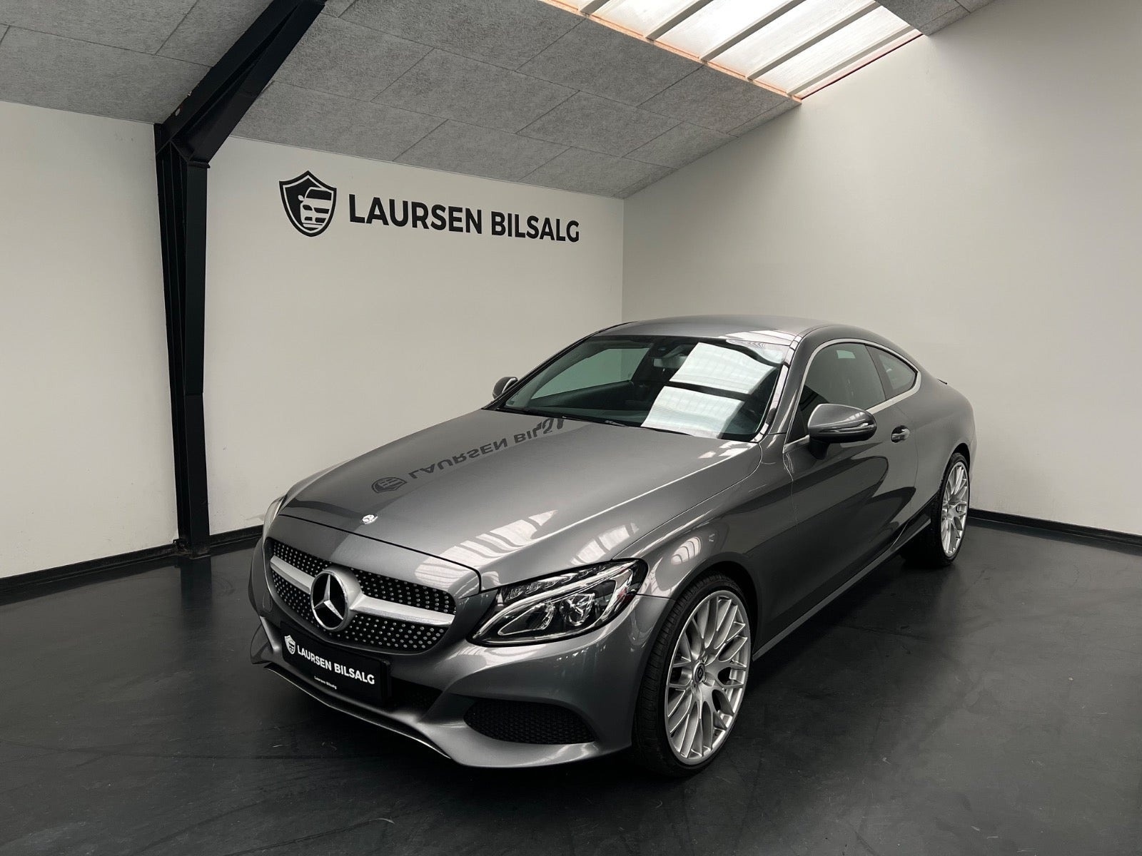 Grå Mercedes C220 d fra 2017