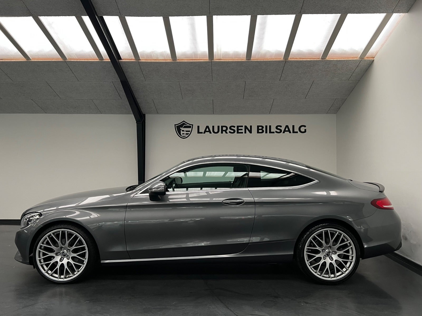 Grå Mercedes C220 d fra 2017