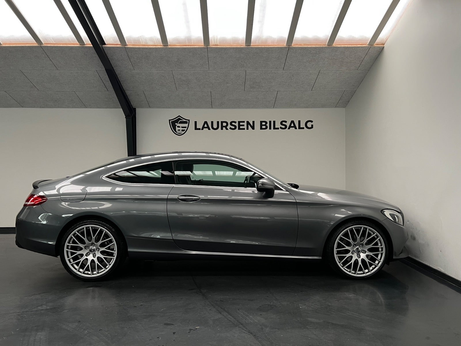 Grå Mercedes C220 d fra 2017