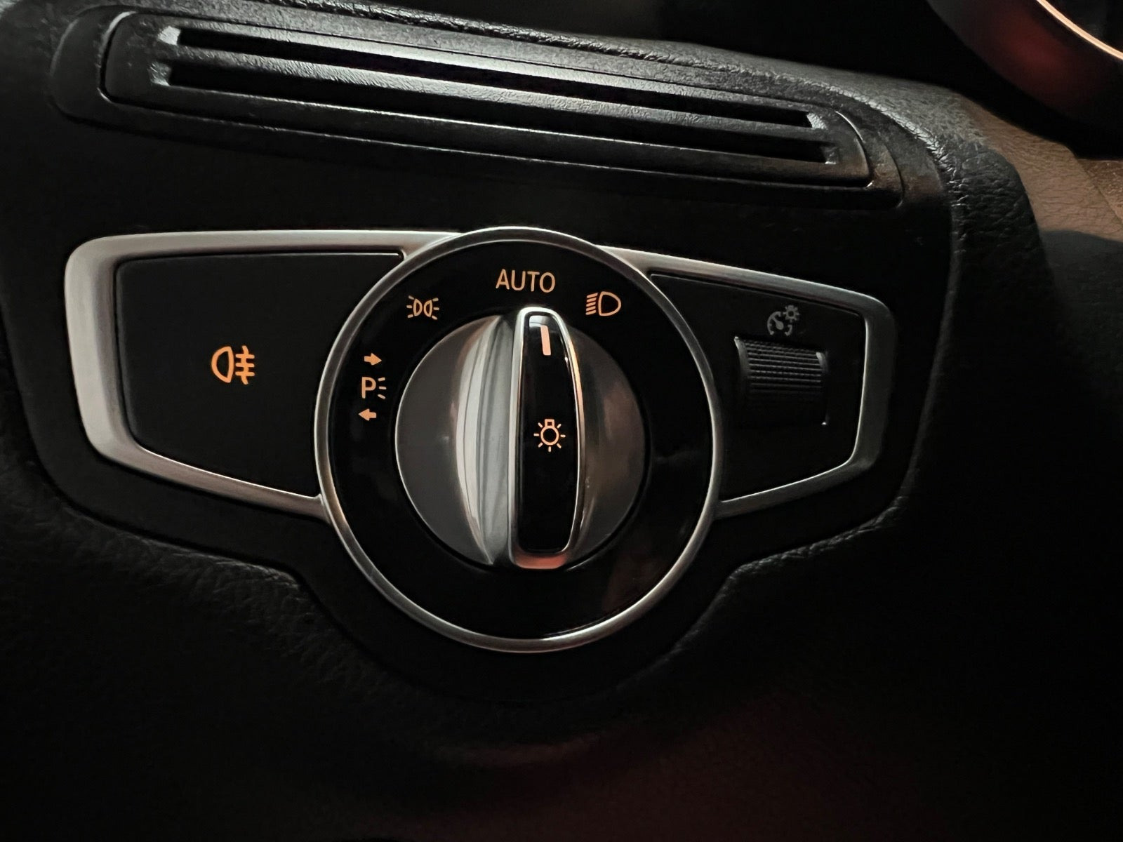 Grå Mercedes C220 d fra 2017