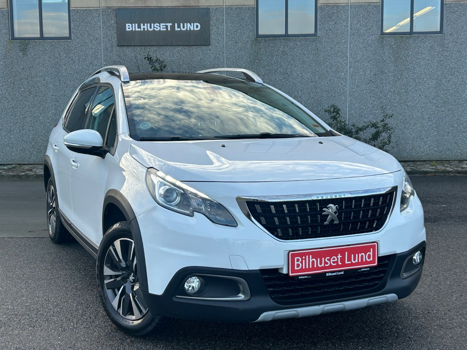 Peugeot 2008 1,2 e-THP 110 Allure Sky