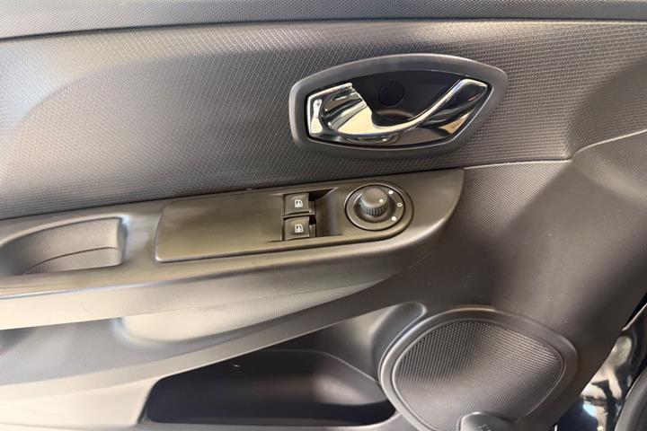 Sort Renault Clio IV fra 2012